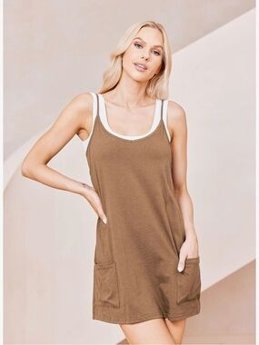 Casual Sleeveless Scoop Neck Pocket Dress in Brown